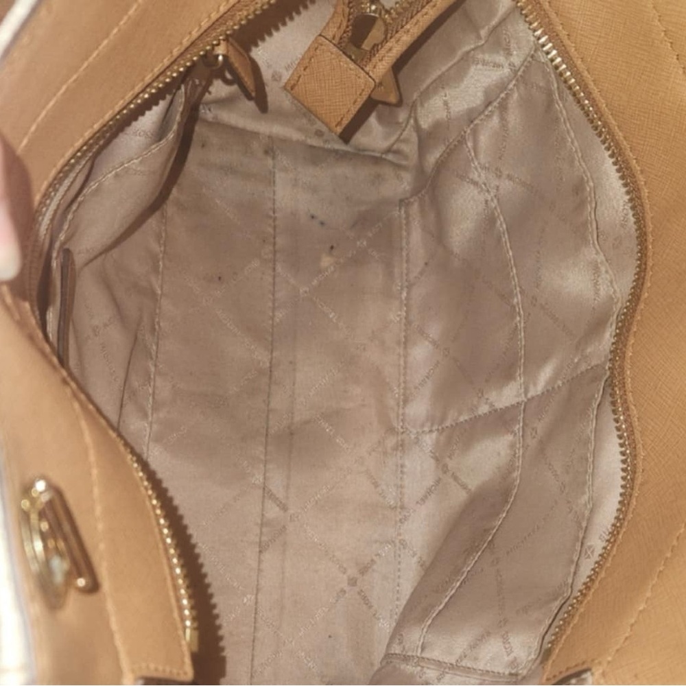Micheal Kors signature bag and wallet - Picture 3 of 6